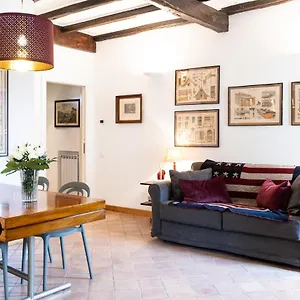 Apartment Arc Trilussa 44, Rome