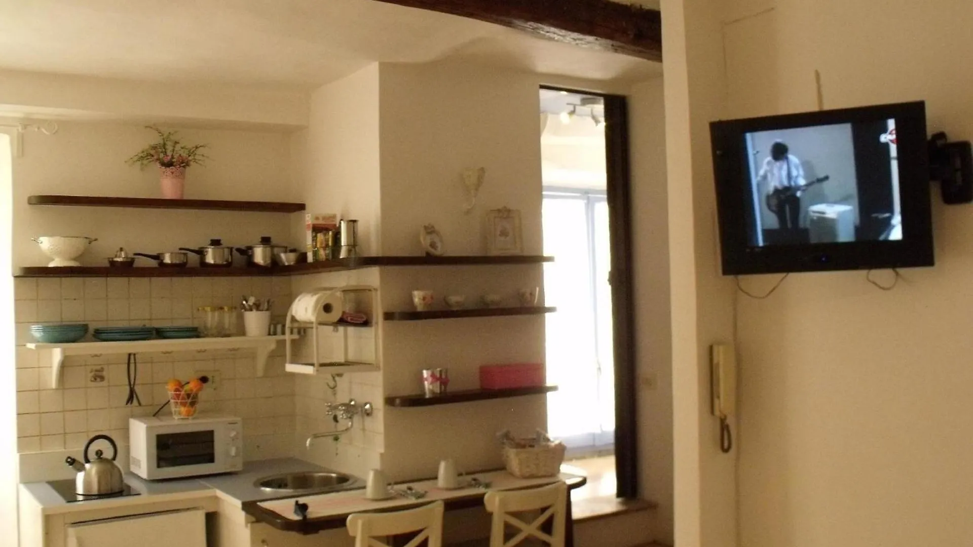 Romantisches Studio Im Lebhaftesten Viertel Roms Apartment Italy