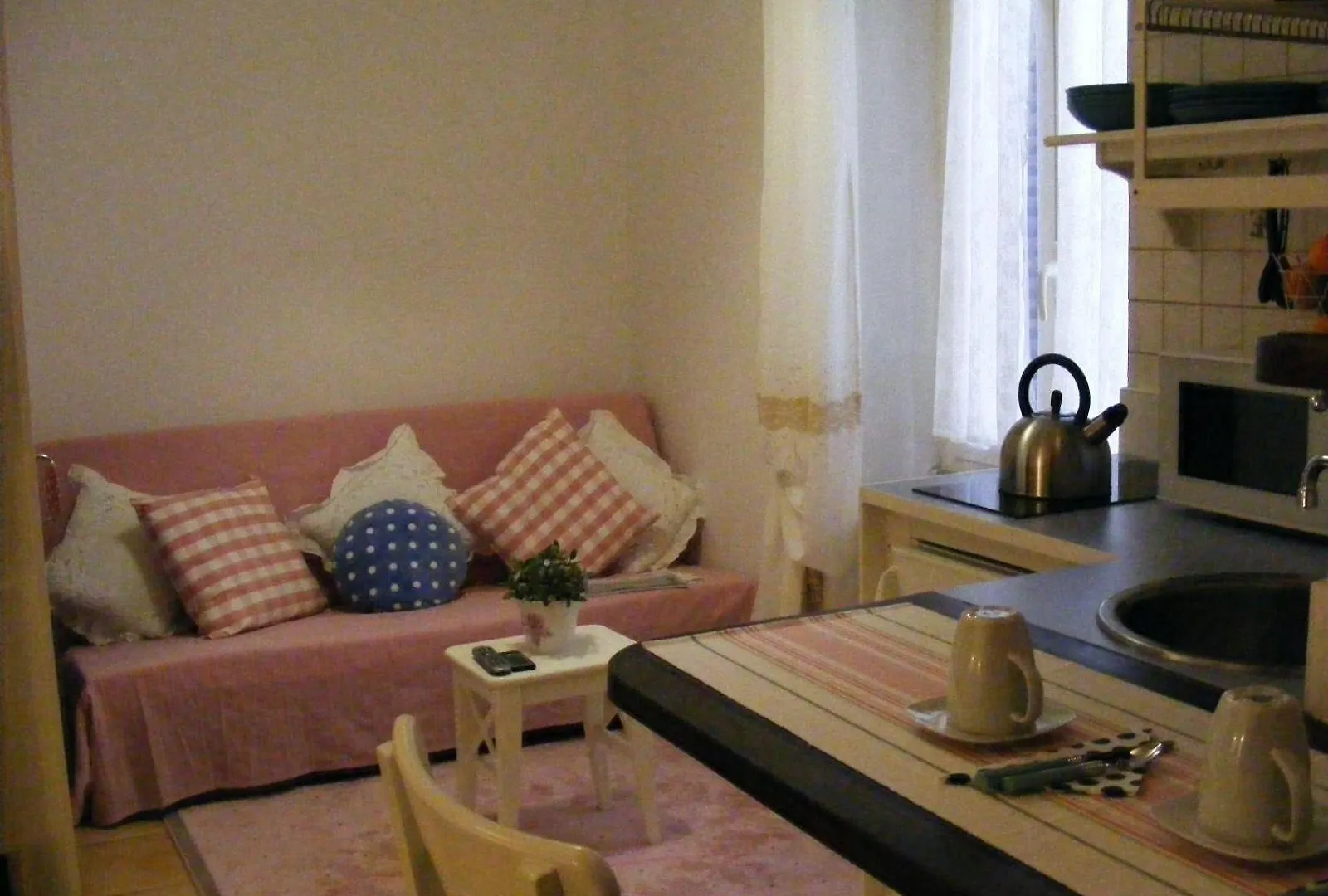 Romantisches Studio Im Lebhaftesten Viertel Roms Apartment Italy